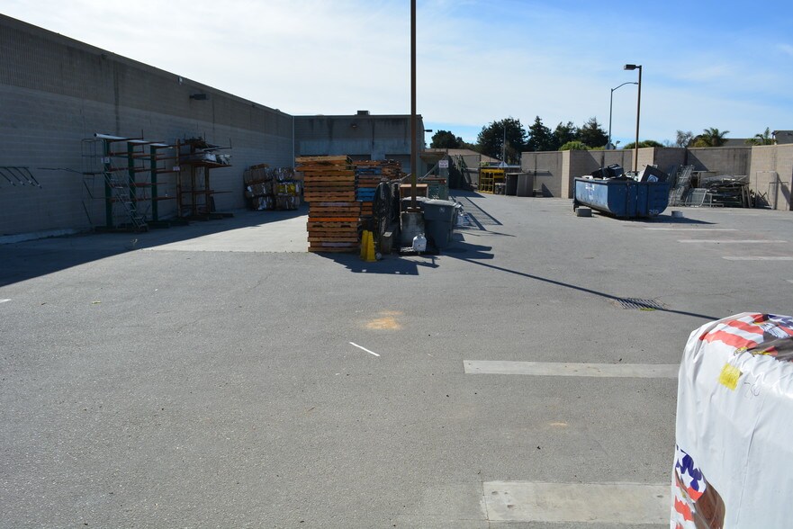 More Photos Of 1067 N Davis Rd, Salinas Garden Center For Lease