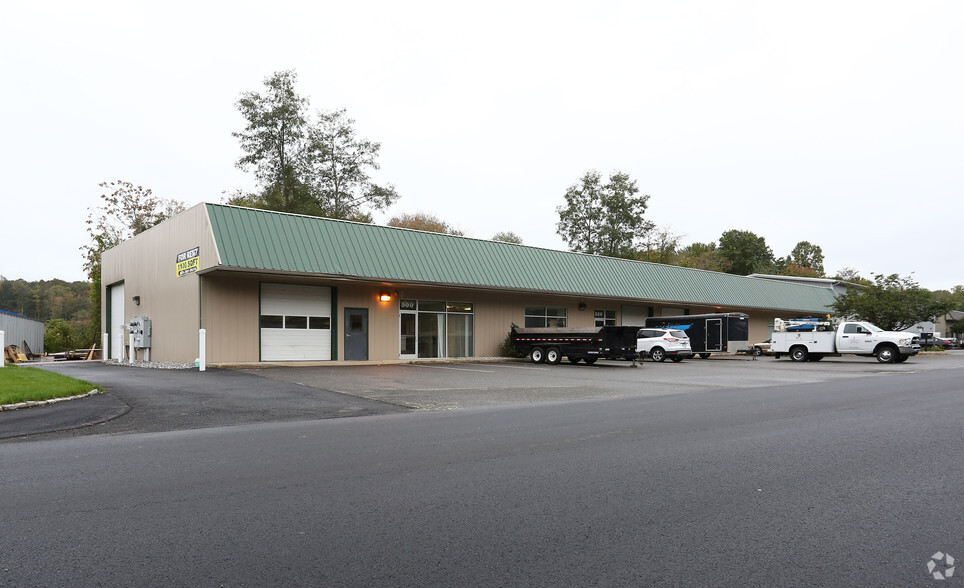 Primary Photo Of 500-580 Industrial Park Rd, Deep River Warehouse For Lease