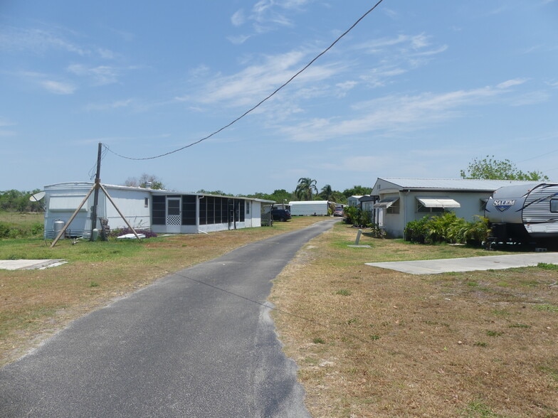 More Photos Of 8761 FL-78, Okeechobee Manufactured Housing Mobile Home Park For Sale