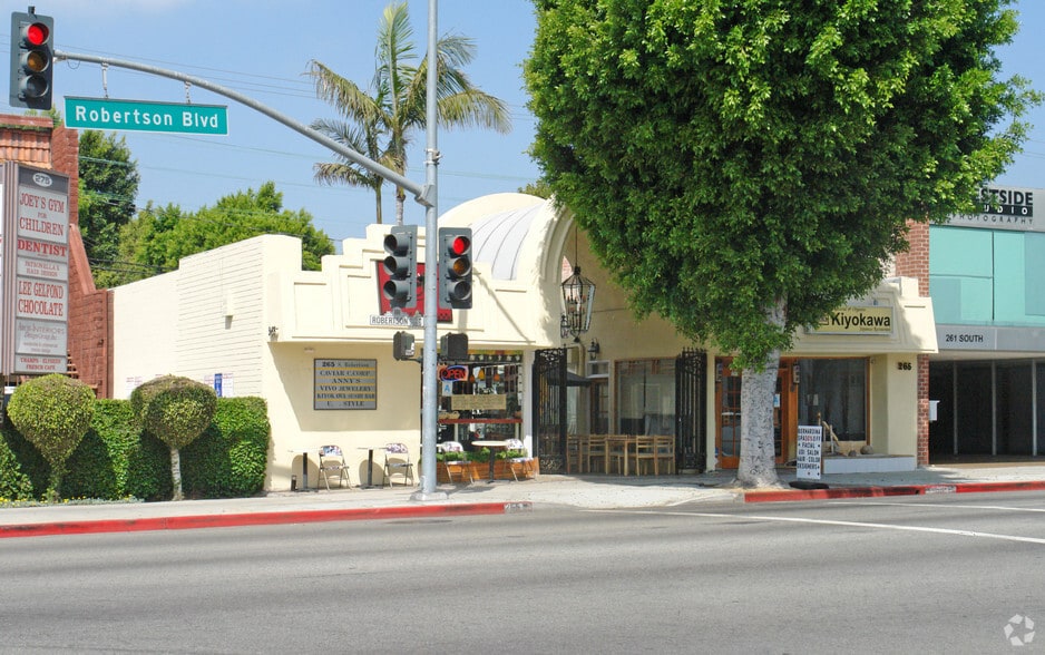 More Photos Of 265 S Robertson Blvd, Beverly Hills Restaurant For Lease