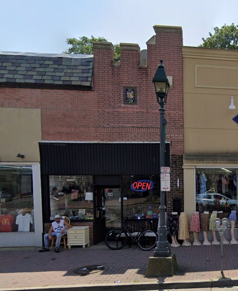 Primary Photo Of 60 S Main St, Freeport General Retail For Lease