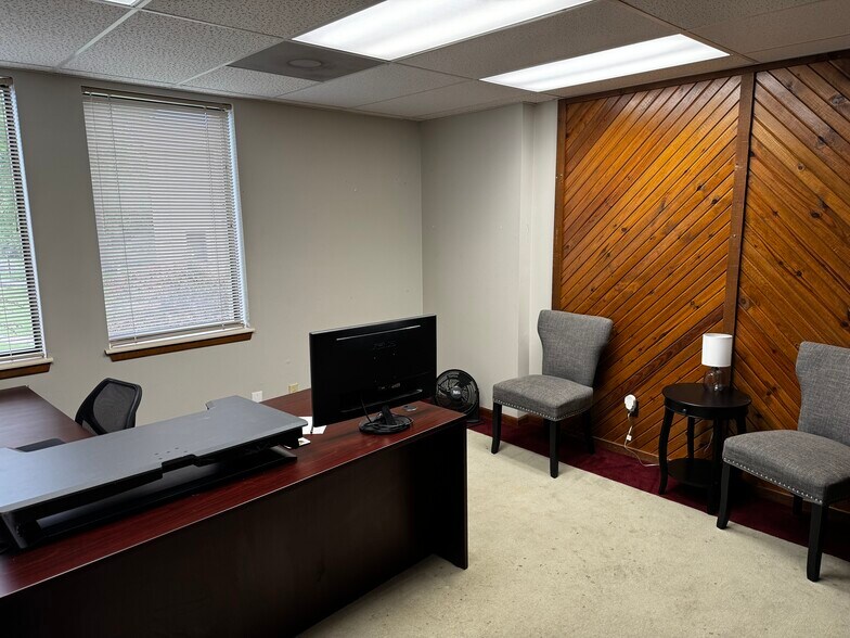 More Photos Of 4228 S Hocker Dr, Independence Office For Sale