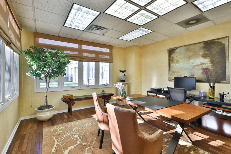 More Photos Of 400-415 Executive Dr, Langhorne Medical For Lease