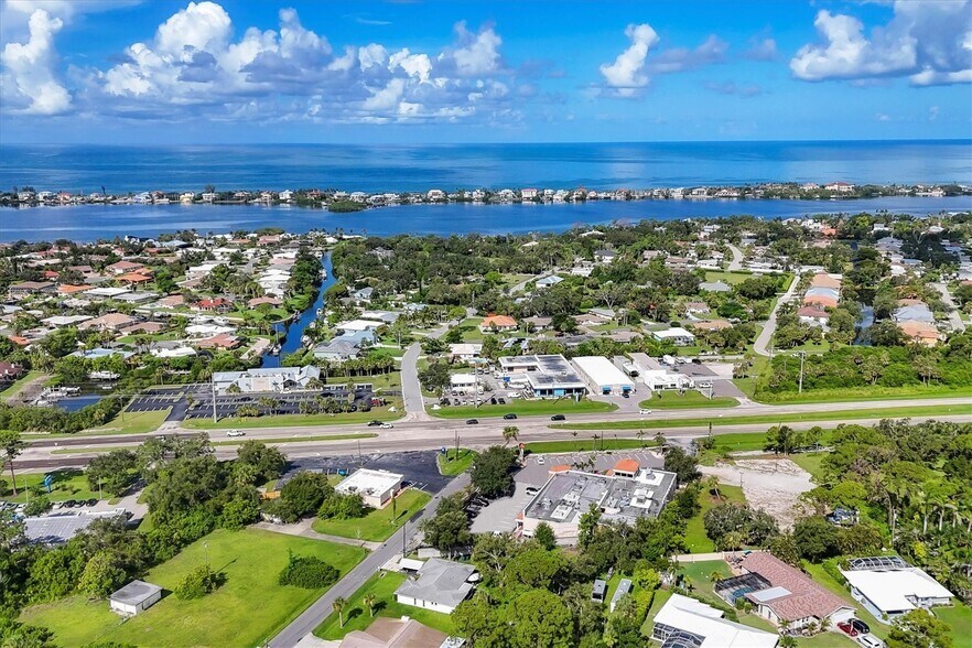 More Photos Of 2300 N Tamiami Trl, Nokomis Storefront Retail Office For Sale