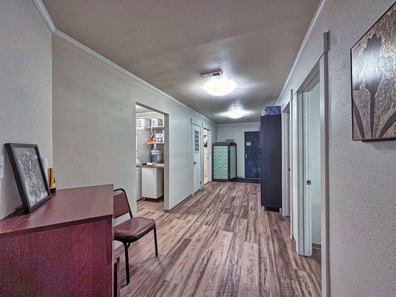 More Photos Of 217 Main St, Grand Coulee Flex For Sale