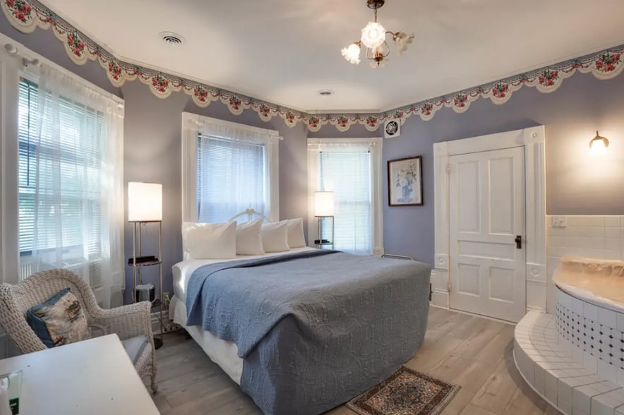 More Photos Of 211 Wisconsin Ave, Wisconsin Dells Hotel For Sale
