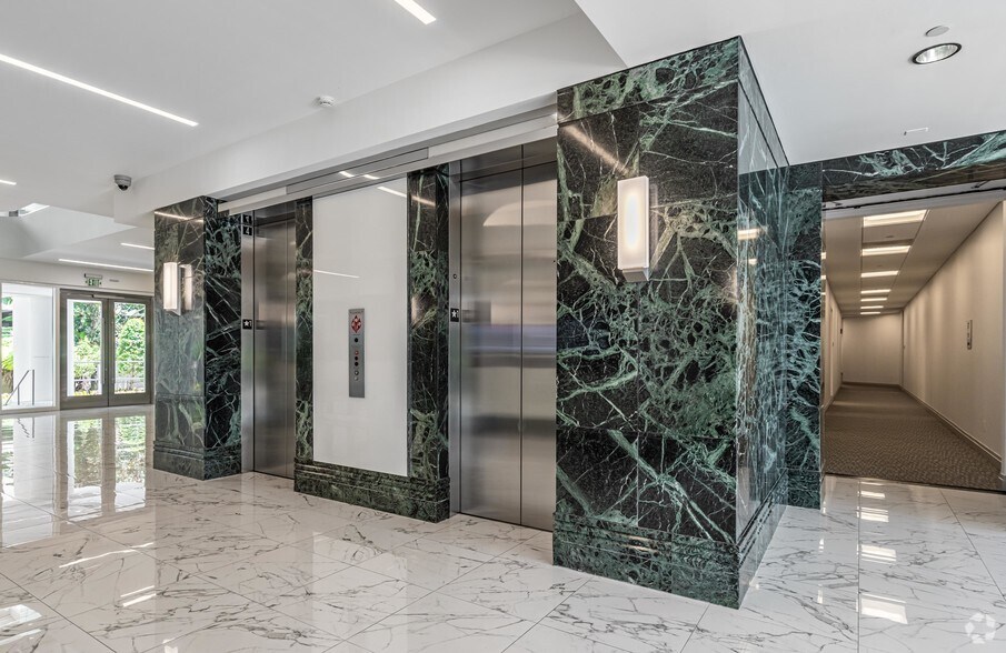 More Photos Of 2255 Glades Rd, Boca Raton Office For Lease