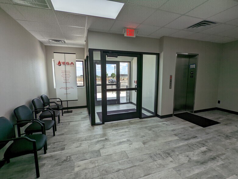 More Photos Of 6999 E Hwy 80, Odessa Office For Lease