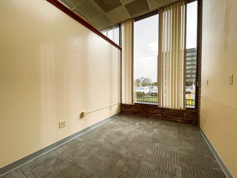 More Photos Of 2-8 Hawley St, Binghamton Hotel For Lease