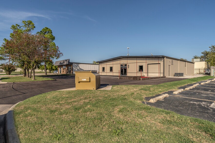 More Photos Of 921 N Lahoma Ave, Norman Light Manufacturing For Sale