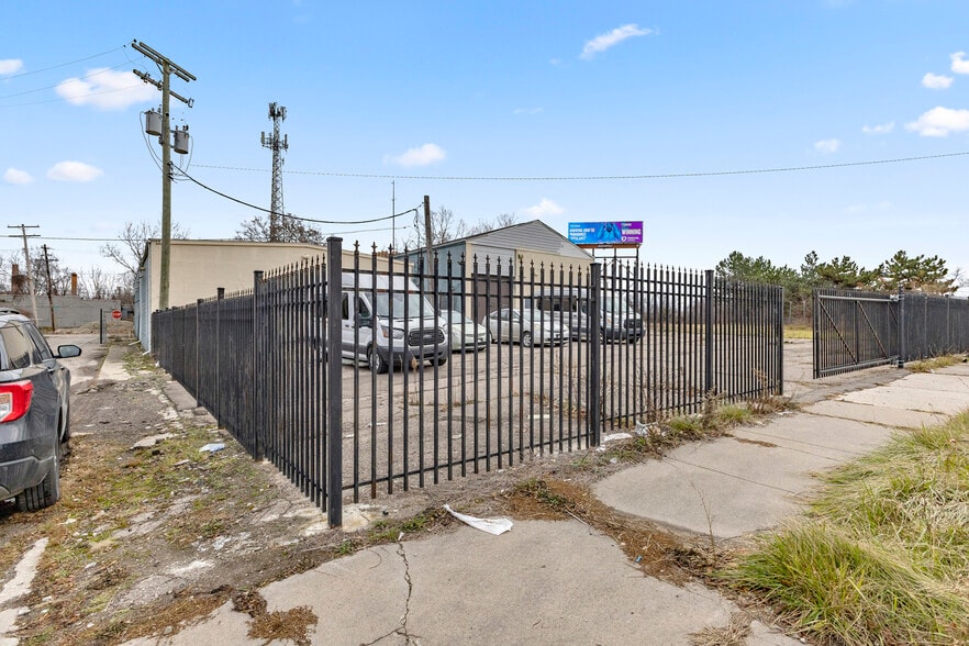More Photos Of 15306 Rosa Parks Blvd, Detroit Warehouse For Sale
