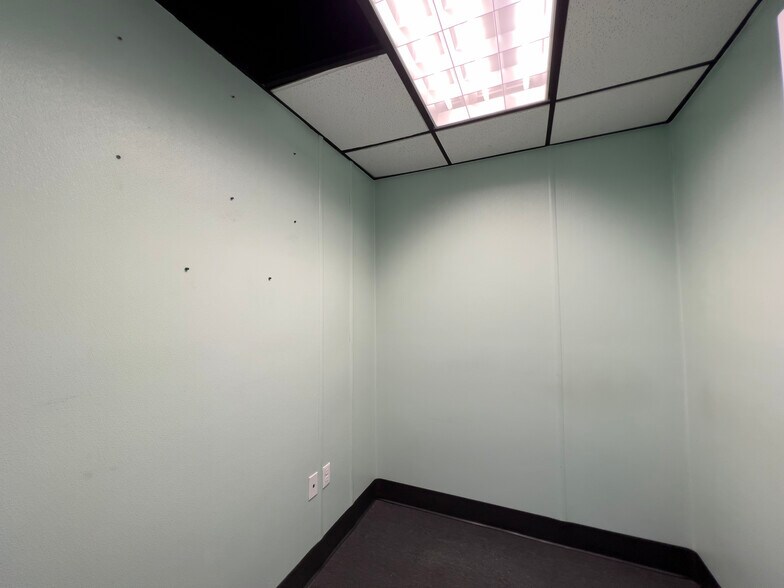 More Photos Of 3400 NE 2nd Ave, Miami Restaurant For Sale