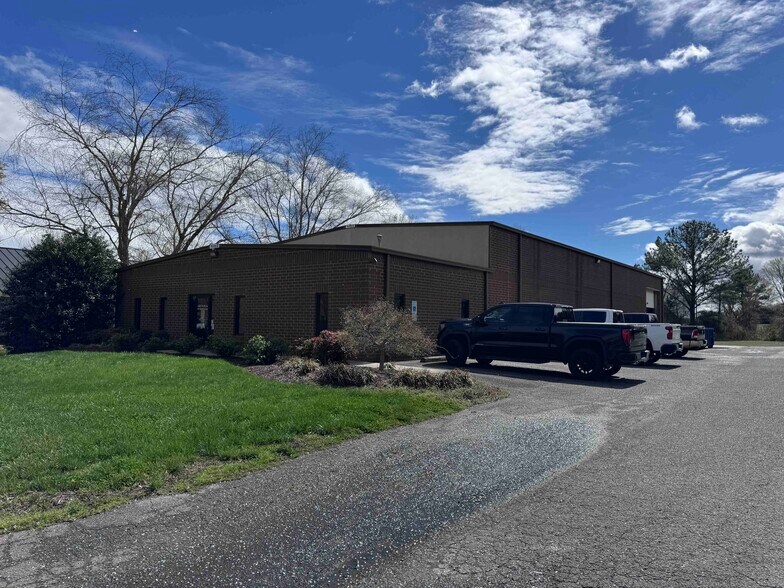 Primary Photo Of 163 Associates Ln, Indian Trail Warehouse For Lease