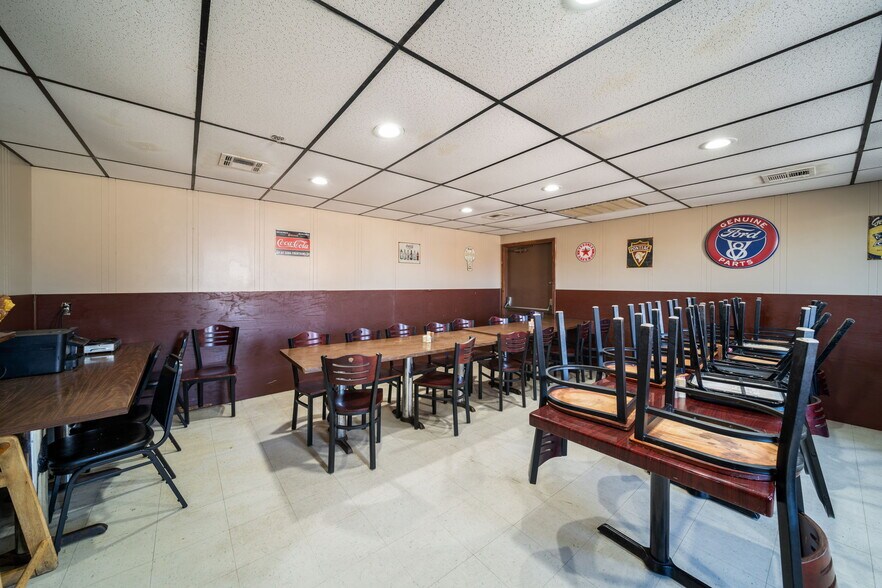 More Photos Of 704 W Conner Ave, Fairland Restaurant For Sale
