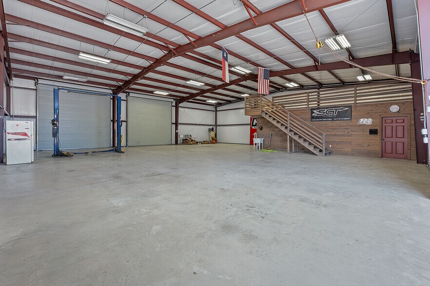 More Photos Of 217 Southern Dr, Johnson City Showroom For Sale
