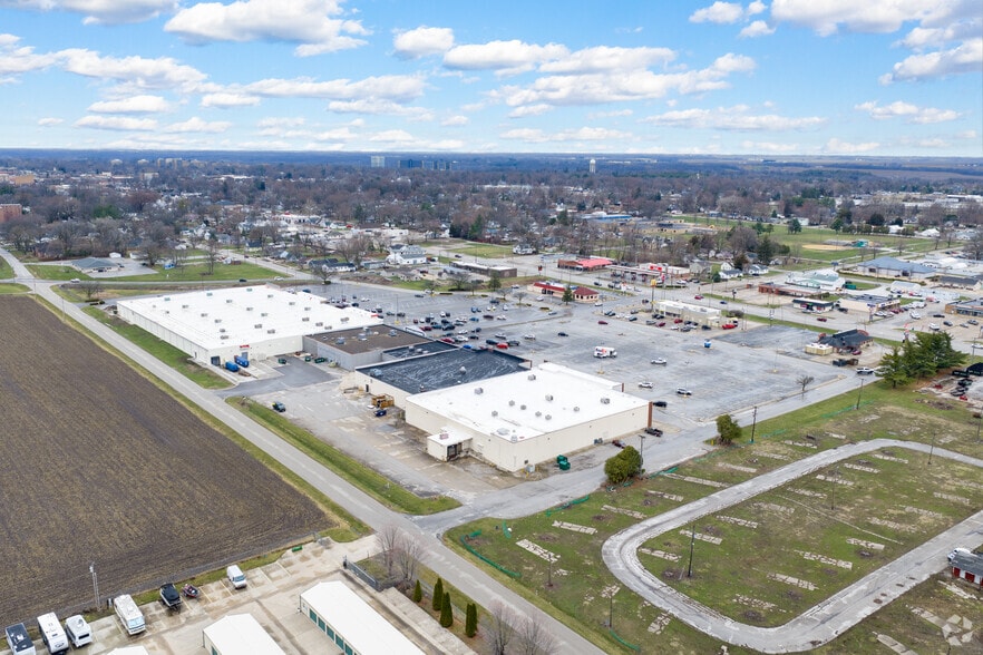 More Photos Of 1331-1335 E Jackson St, Macomb Storefront For Sale