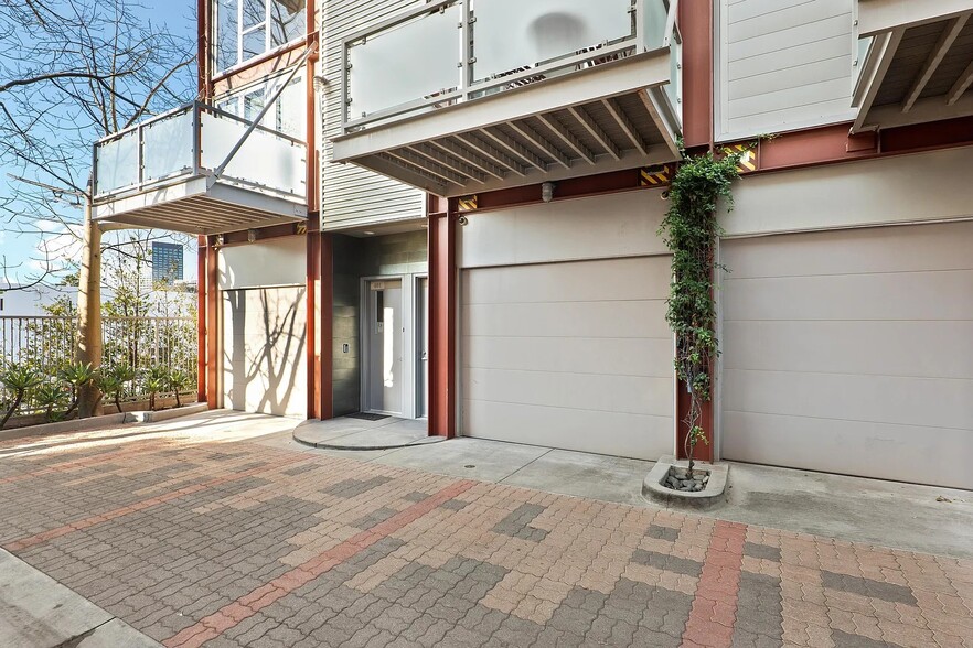 More Photos Of 3450 Cahuenga Blvd W, Los Angeles Office Residential For Sale