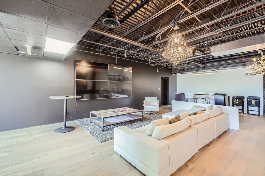 More Photos Of 5932-5934 McIntyre St, Golden Light Manufacturing For Lease