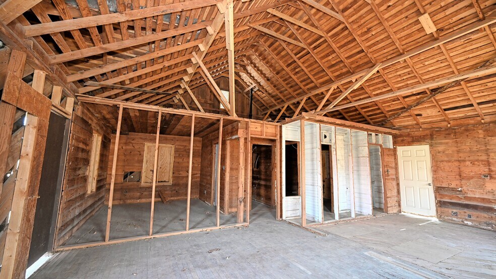 More Photos Of 400 S. Broad Street St, Saint Jo Land For Sale