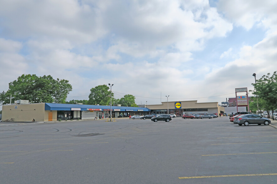 Primary Photo Of 19-30-19-50 37th St, Astoria Storefront Retail Office For Lease