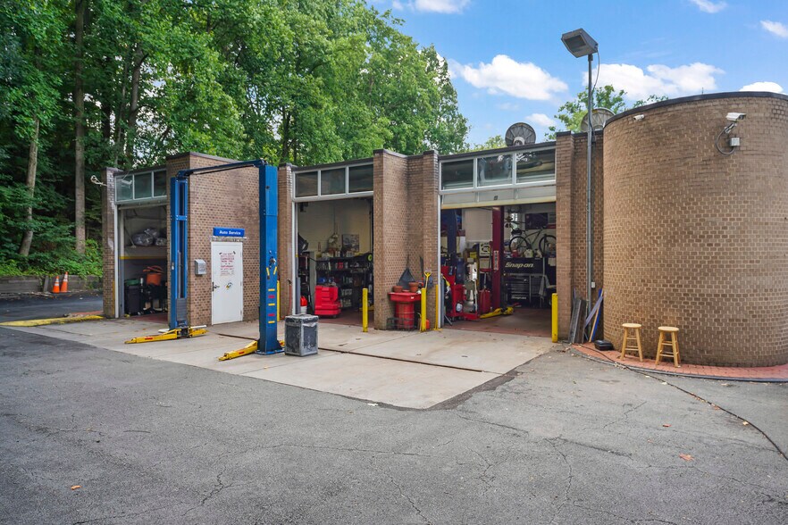 More Photos Of 11410 N Shore Dr, Reston Service Station For Sale