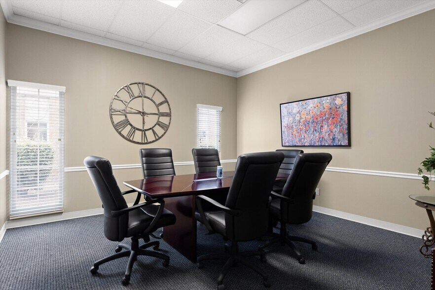 More Photos Of 6166 Shallowford Rd, Chattanooga Medical For Sale