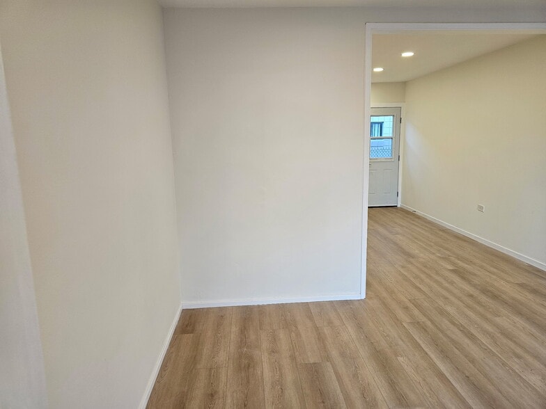 More Photos Of 1129 E Broadway, Glendale Freestanding For Lease