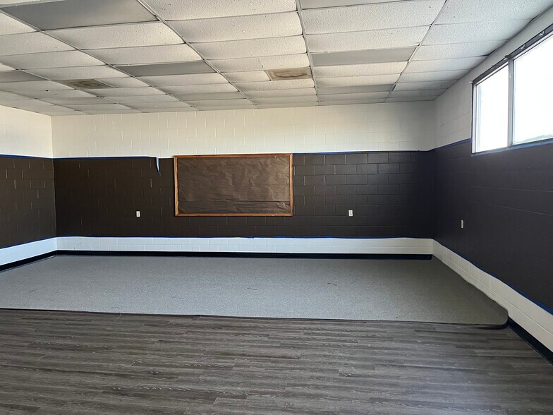 More Photos Of 6612 Arlington Expy, Jacksonville Schools For Lease