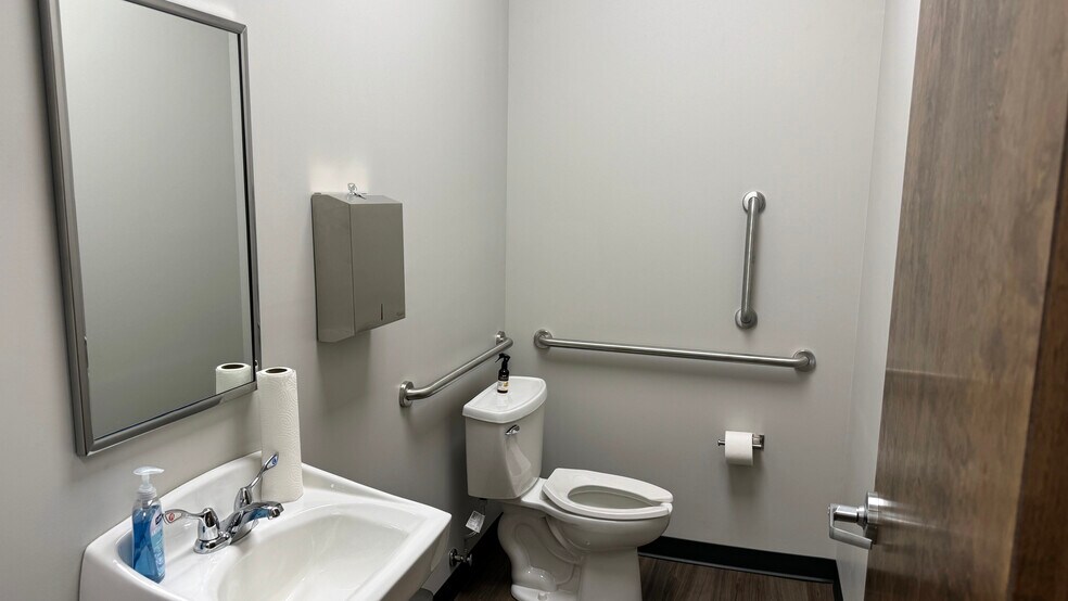 More Photos Of 1451-1487 W South St, Ozark General Retail For Lease