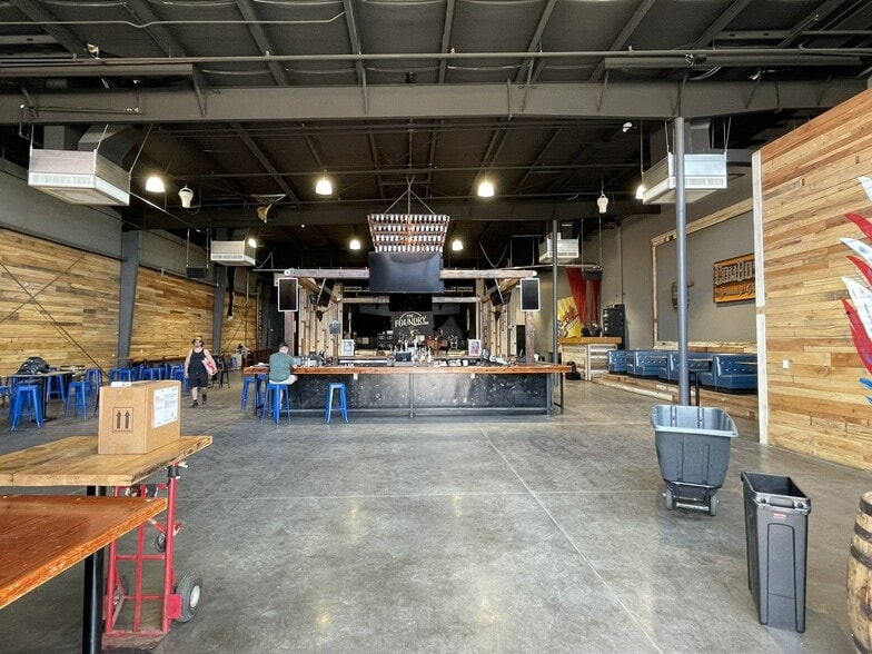 More Photos Of 701 Easley Bridge Rd, Greenville General Retail For Lease