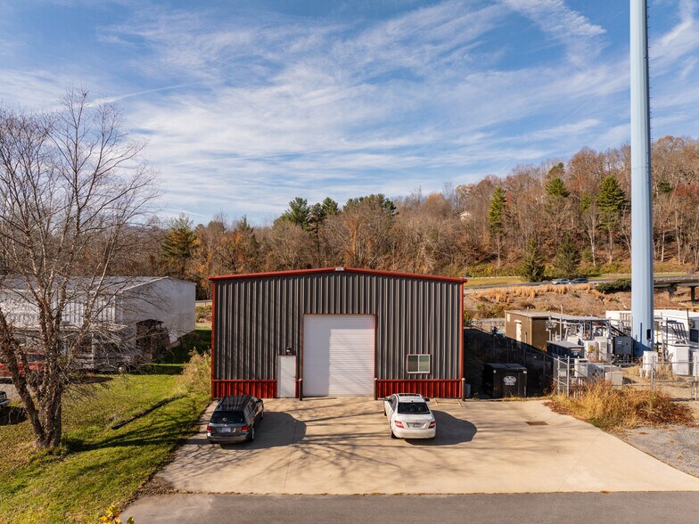 More Photos Of 80 Allegiance ln, Waynesville Warehouse For Lease