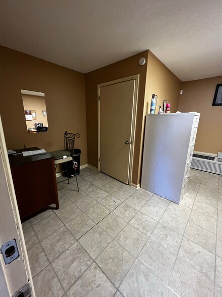 More Photos Of 1540 Highway 19 N, Thomaston Storefront For Lease