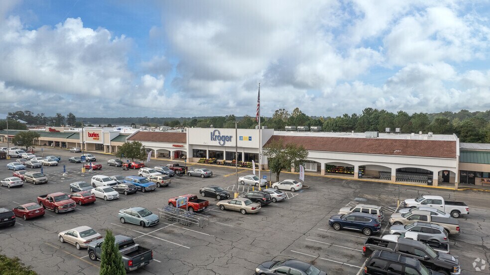 More Photos Of 1248-1290 Smithfield Plz, Smithfield Storefront For Lease