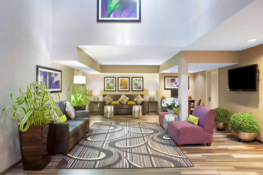 More Photos Of 1619 N I H 35, San Marcos Hotel For Sale