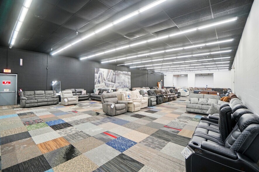 More Photos Of 50 Eswin St, Cincinnati Freestanding For Sale