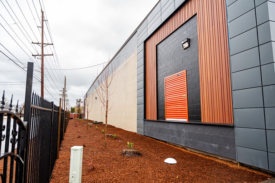 More Photos Of 2000 Queen Ave SE, Albany Self Storage For Sale