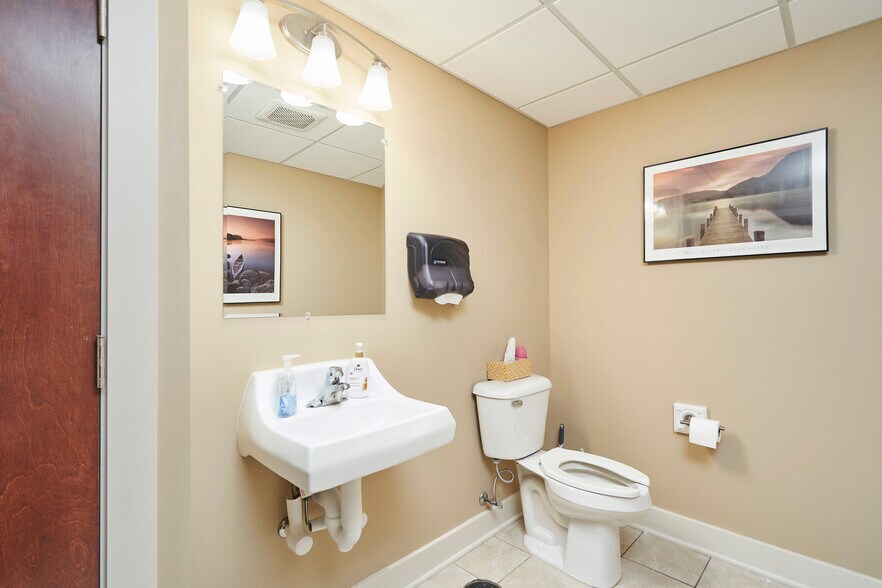 More Photos Of 799 White Pond Dr, Akron Office For Lease