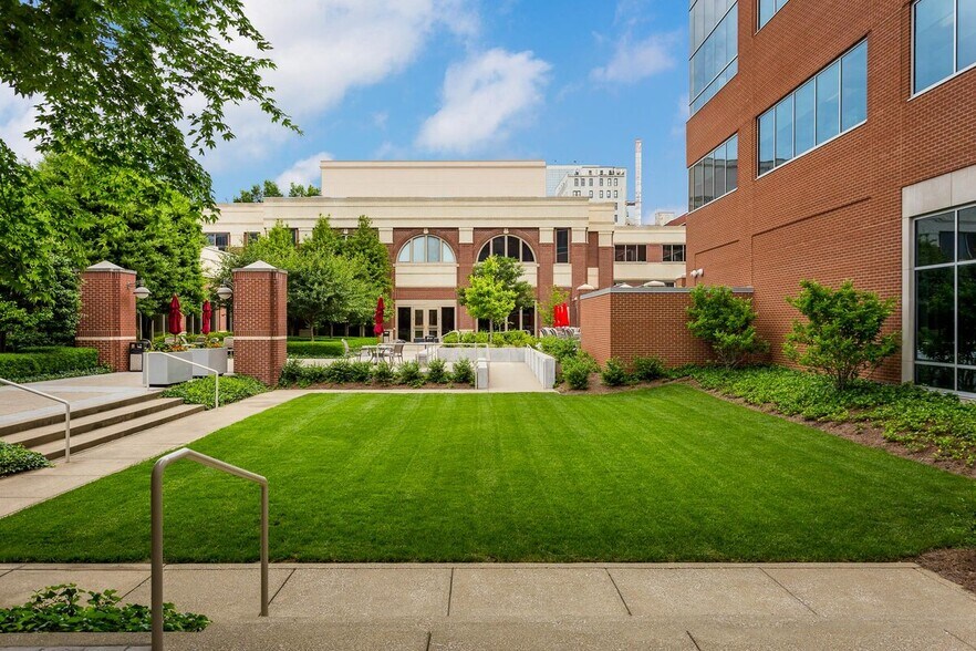 More Photos Of 658 S 4th St, Louisville Medical For Lease