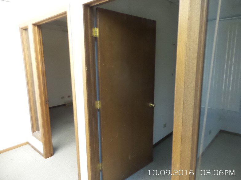 More Photos Of 6825 Hobson Valley Dr, Woodridge Medical For Sale