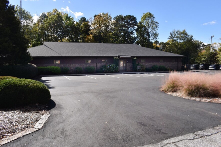 Primary Photo Of 340 9th Avenue Dr NE, Hickory Medical For Lease
