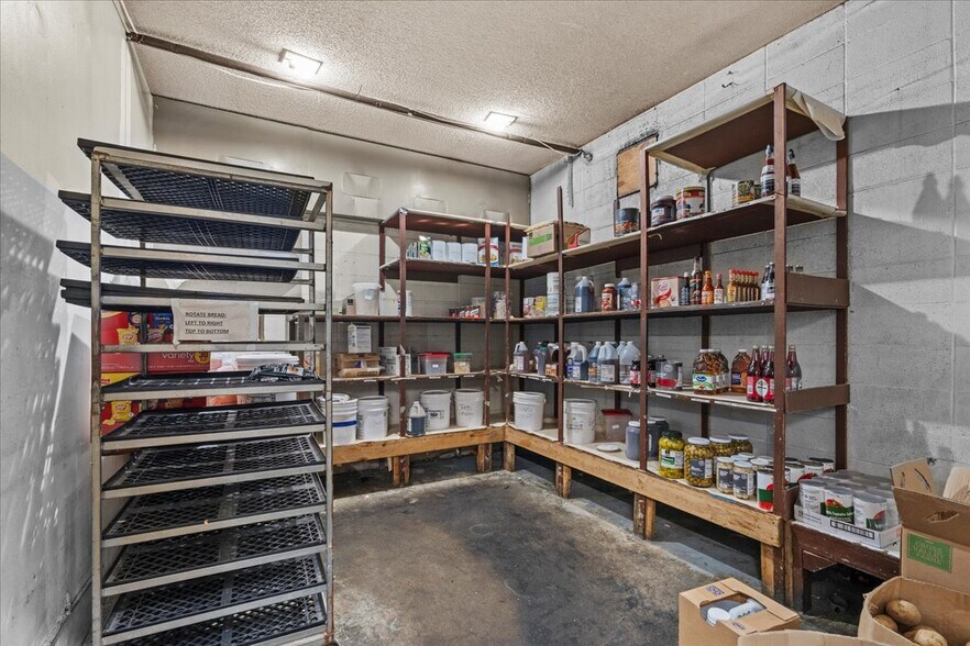 More Photos Of 535 S Columbia River Hwy, Saint Helens General Retail For Lease