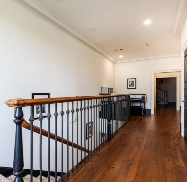 More Photos Of 425 Peachtree Hills Ave NE, Atlanta Freestanding For Sale