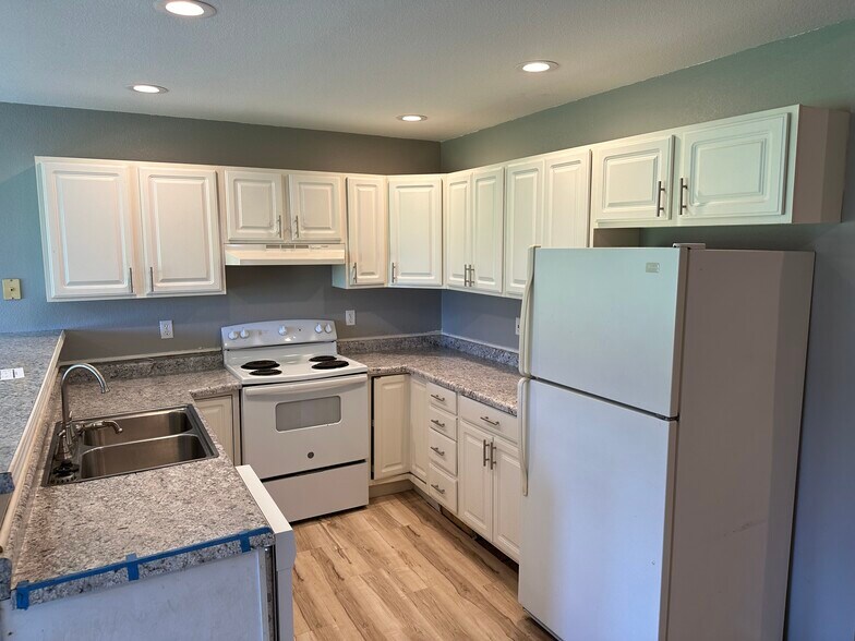 More Photos Of 20 Crown Dr, Camdenton Apartments For Sale