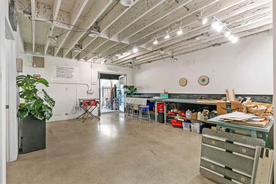 More Photos Of 10542 Burbank Blvd, North Hollywood Storefront Retail Office For Sale