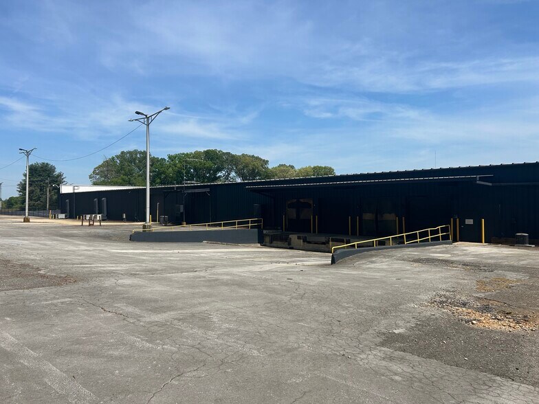 More Photos Of 4000 Memorial Pky SW, Huntsville Manufacturing For Lease