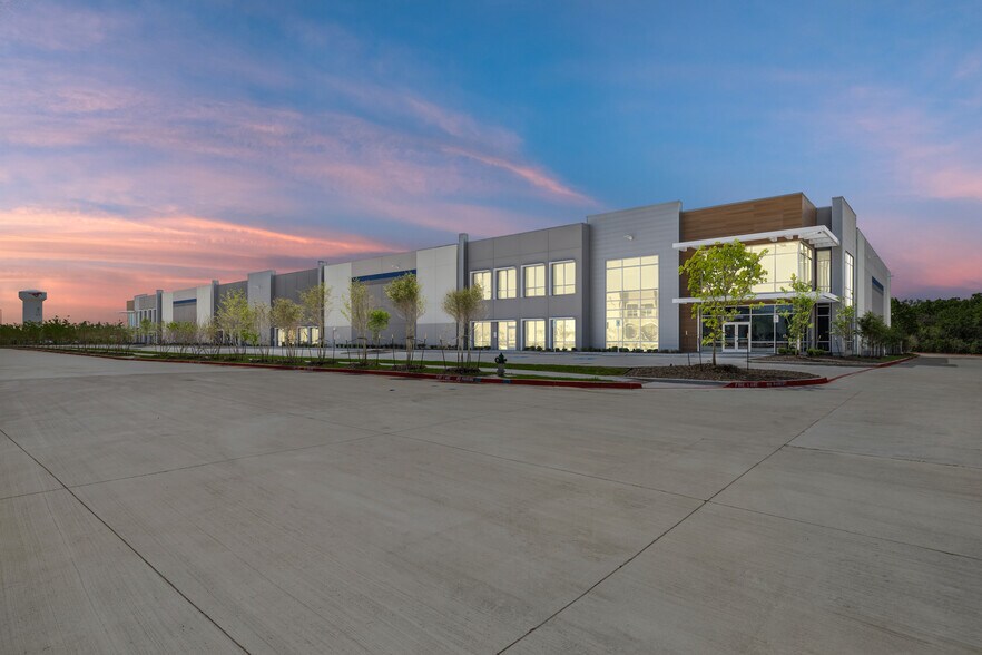 More Photos Of Mustang Court at DFW International Airport, Bldg 1, Grapevine Unknown For Lease