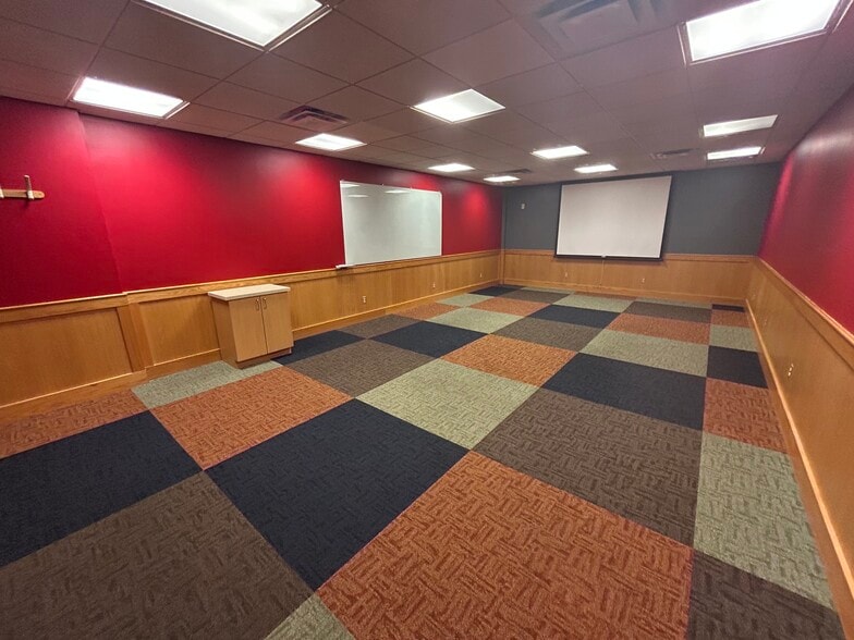More Photos Of 2800 Gilbert Ave, Cincinnati Office For Sale