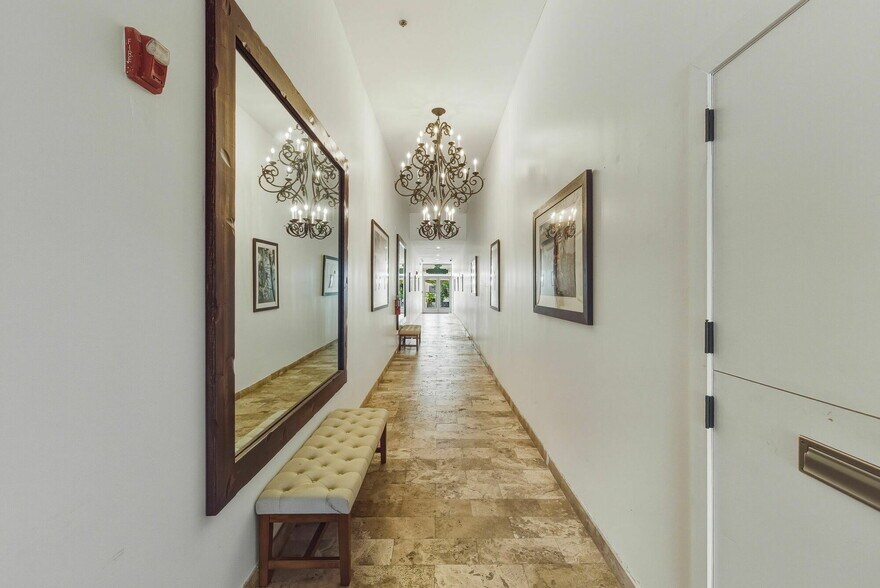 More Photos Of 529-533 Lincoln Rd, Miami Beach Storefront For Sale