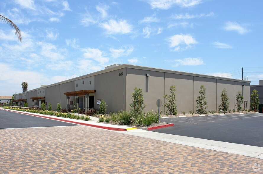 Primary Photo Of 1537 E McFadden Ave, Santa Ana Manufacturing For Lease