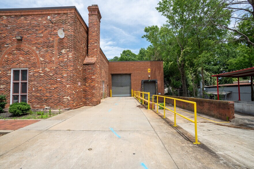 More Photos Of 11135 Monroe Rd, Matthews Distribution For Lease